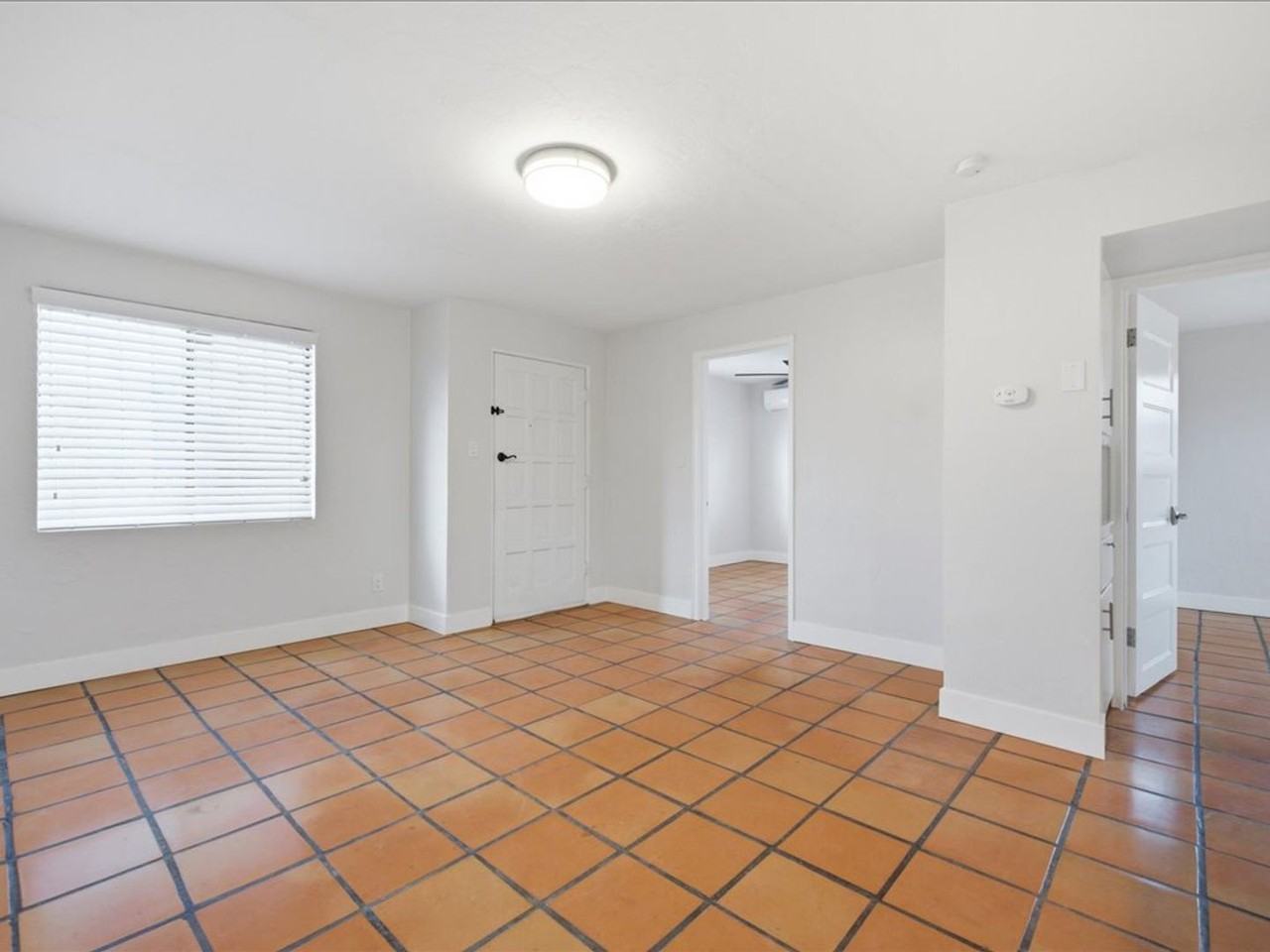 1618 N Forgeus Ave - Photo 6 of 21