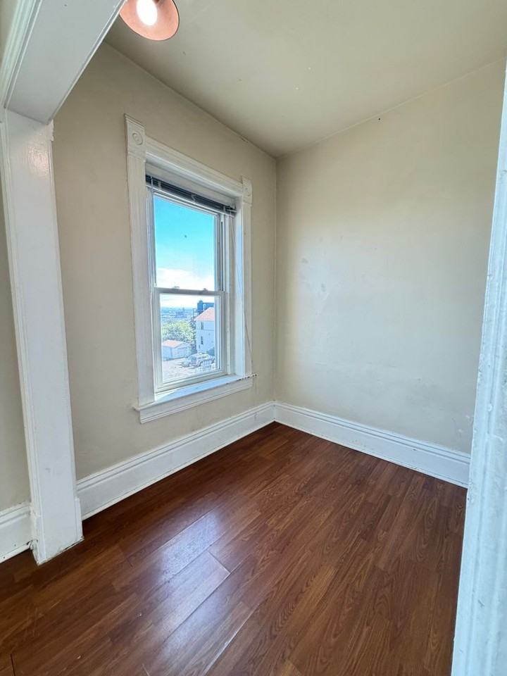 529 W 4th St #2 - Photo 3 of 15