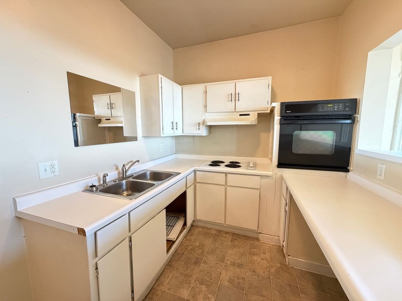 529 W 4th St #2 - Photo 5 of 15