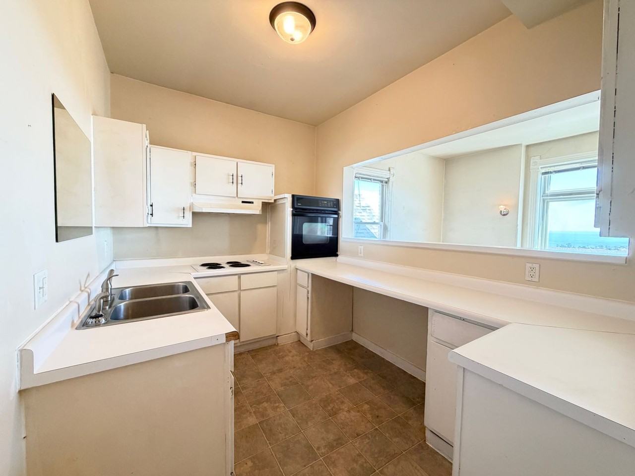 529 W 4th St #2 - Photo 6 of 15