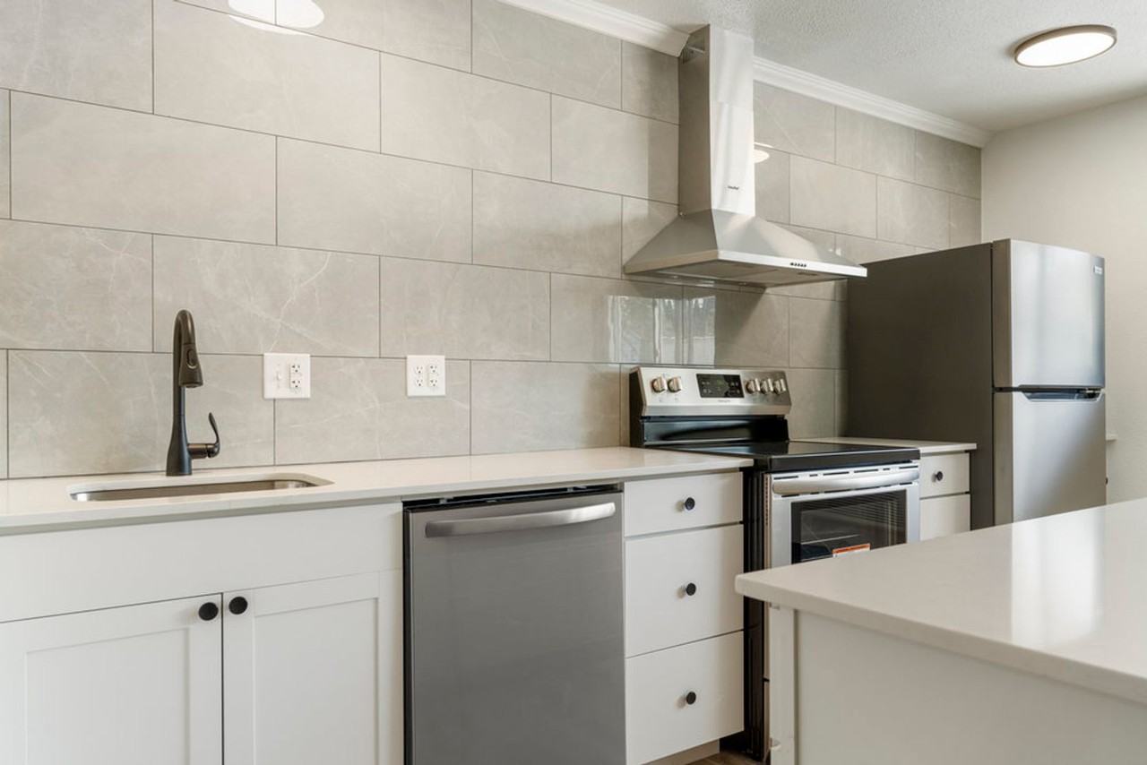 2510 E 7th St - Photo 5 of 21