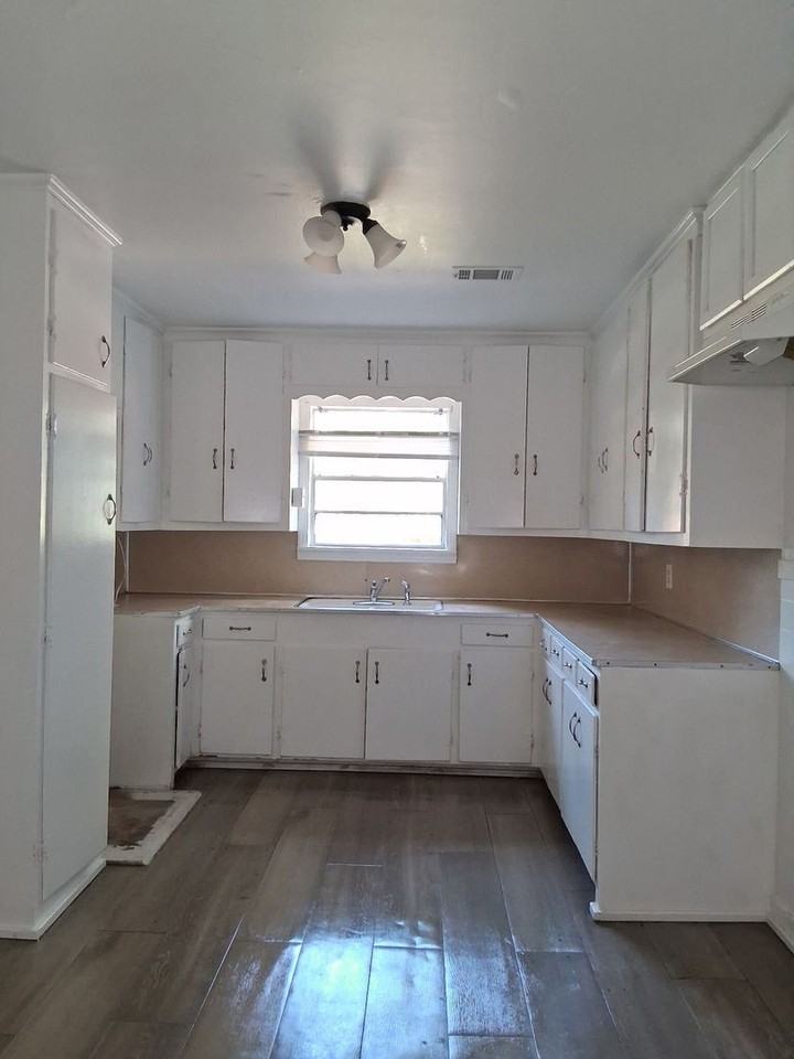 1826 Wisteria Dr - Photo 2 of 14