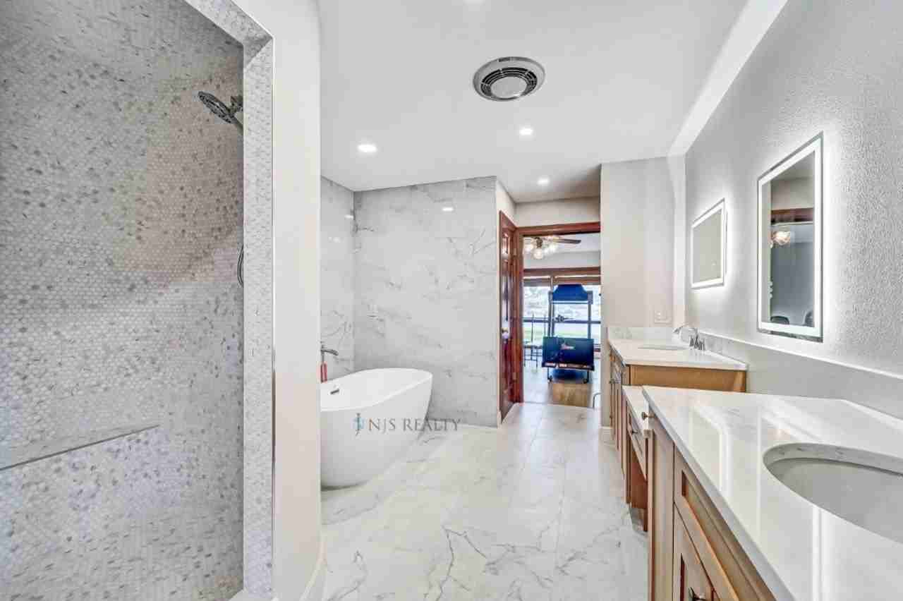 5060 Porpoise Pl - Photo 3 of 50