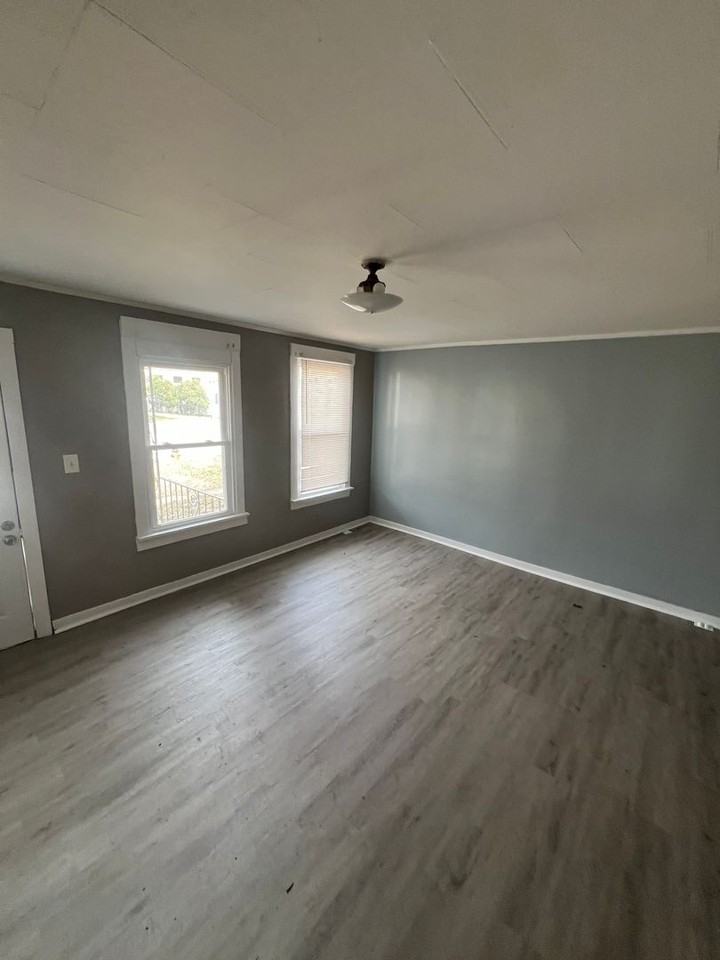 820 S Pasfield St - Photo 4 of 5