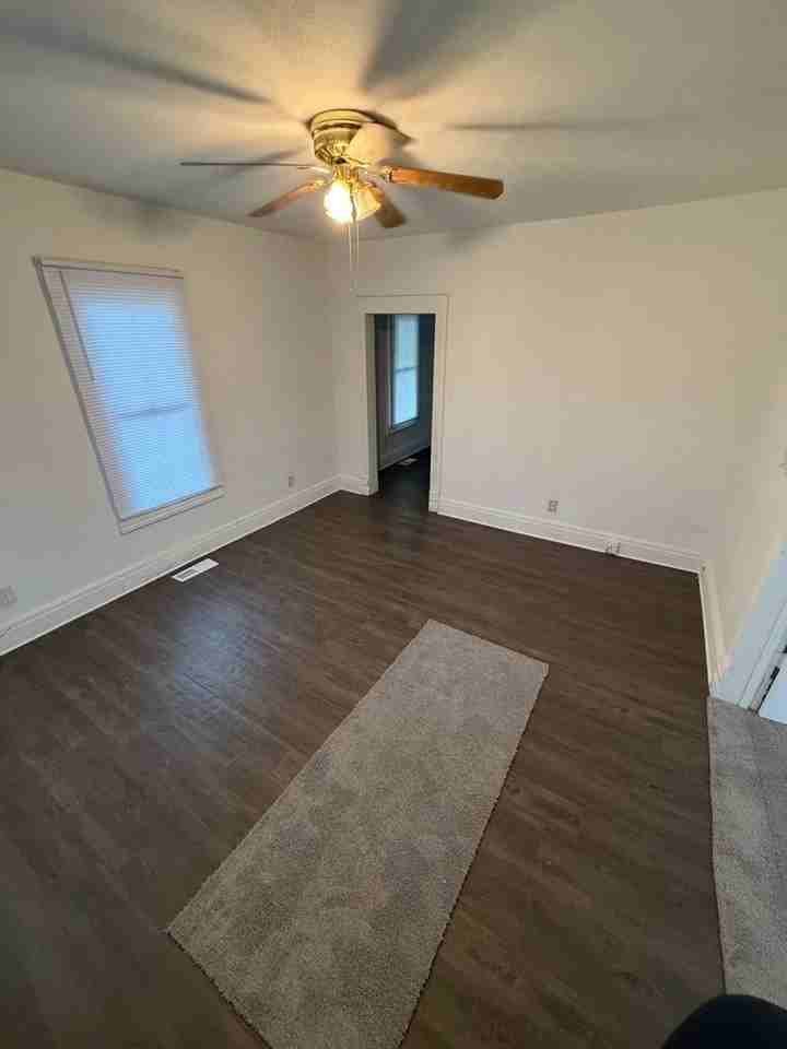 1610 E Sangamon Ave - Photo 2 of 8