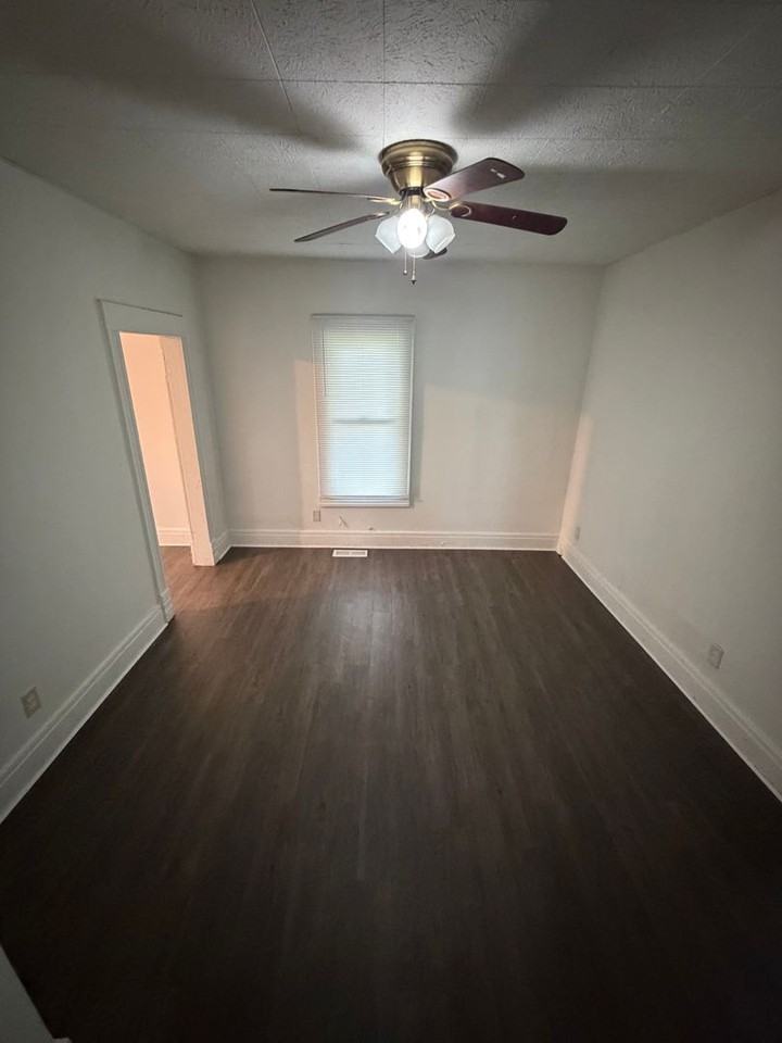 1610 E Sangamon Ave - Photo 4 of 8