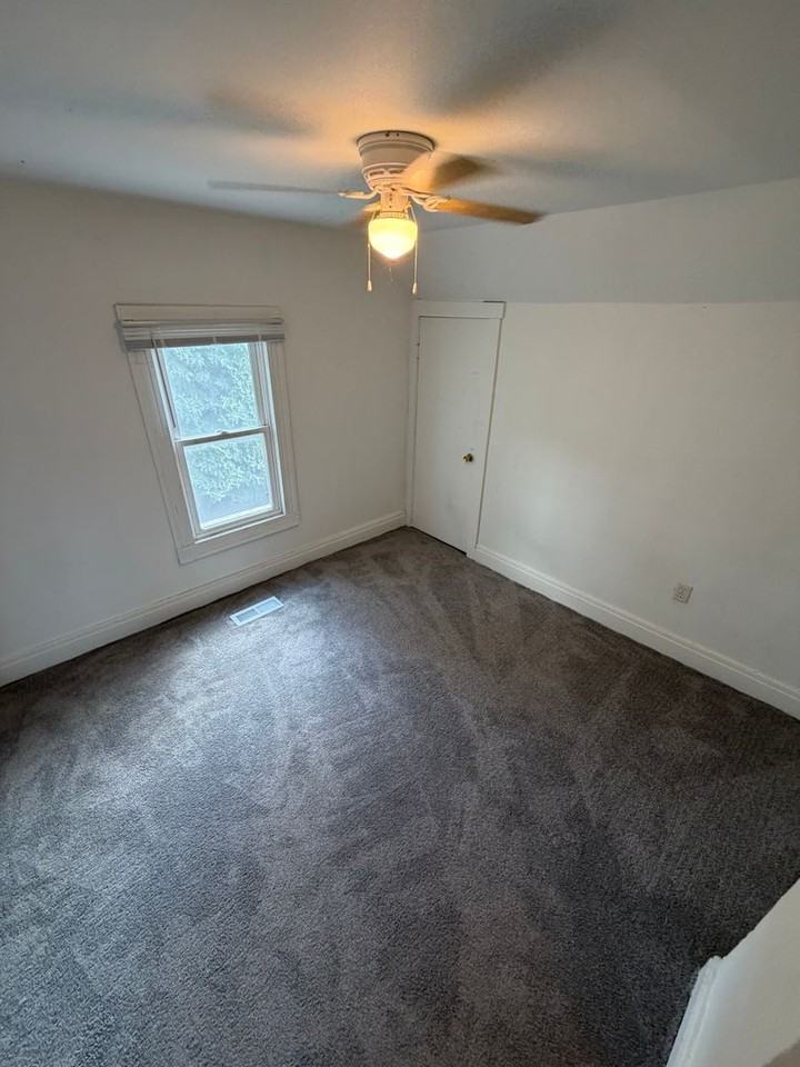 1610 E Sangamon Ave - Photo 7 of 8