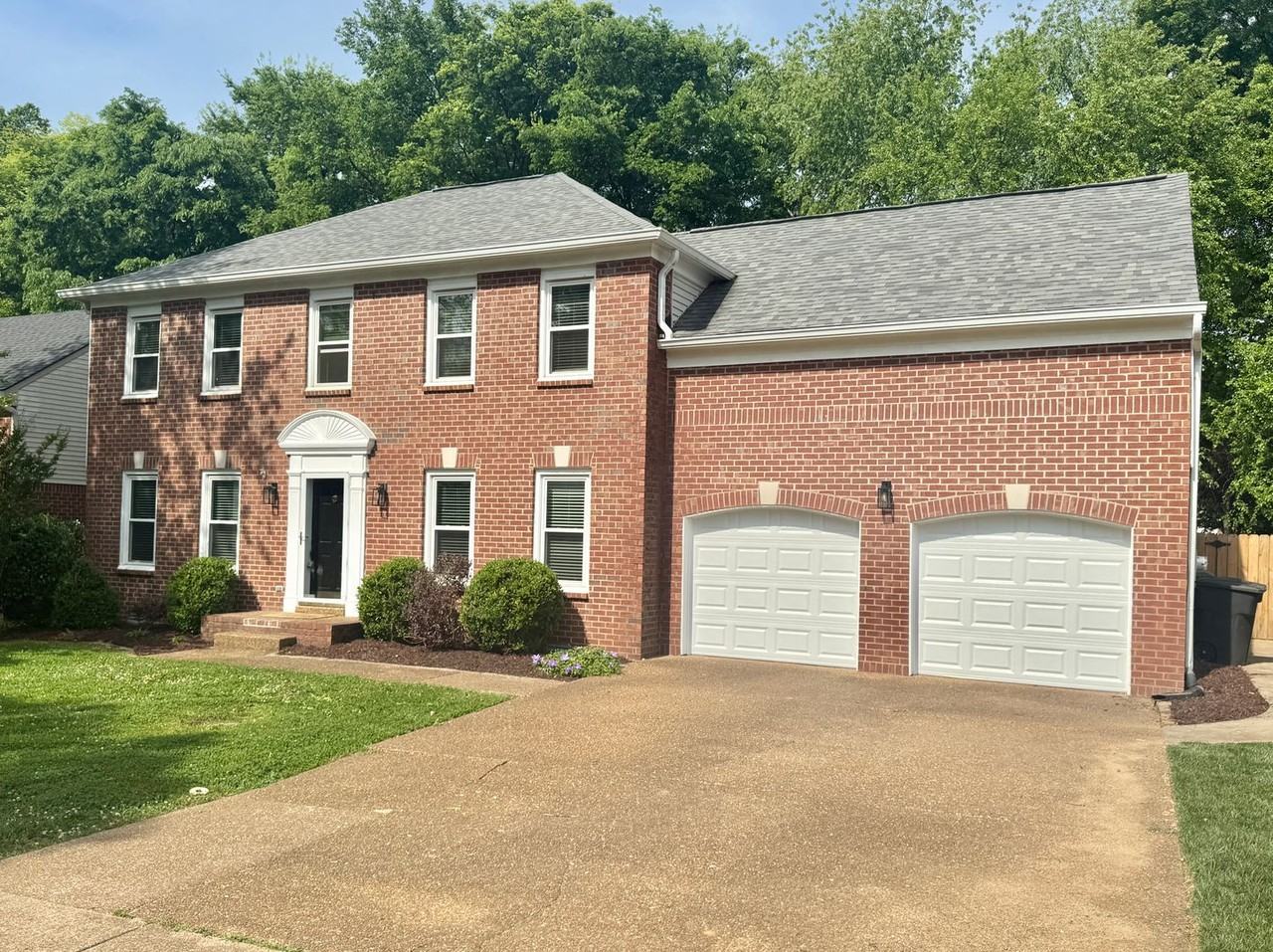 1370 Buckingham Cir - Photo 2 of 33