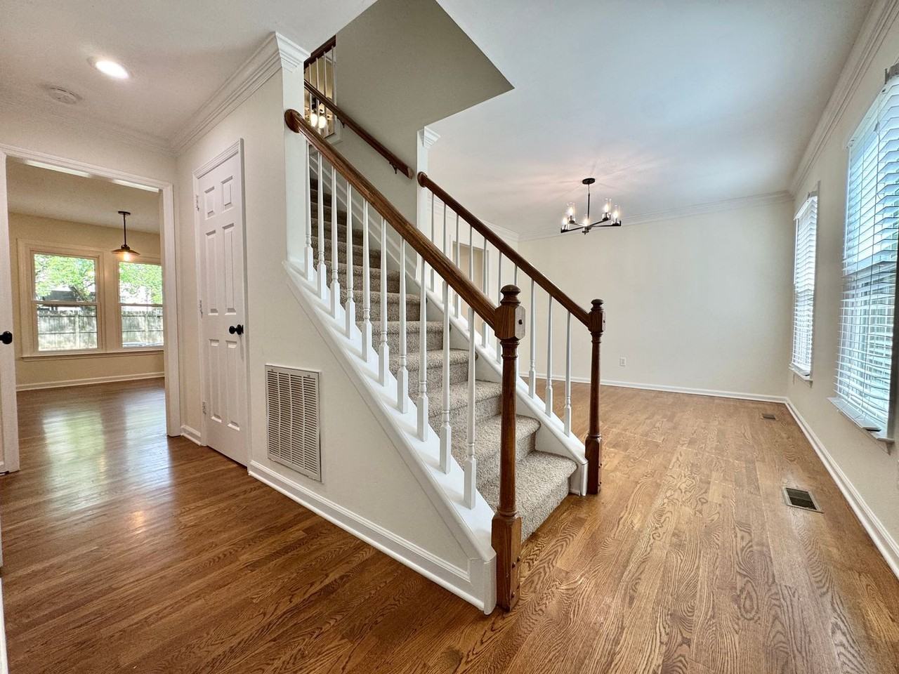 1370 Buckingham Cir - Photo 3 of 33