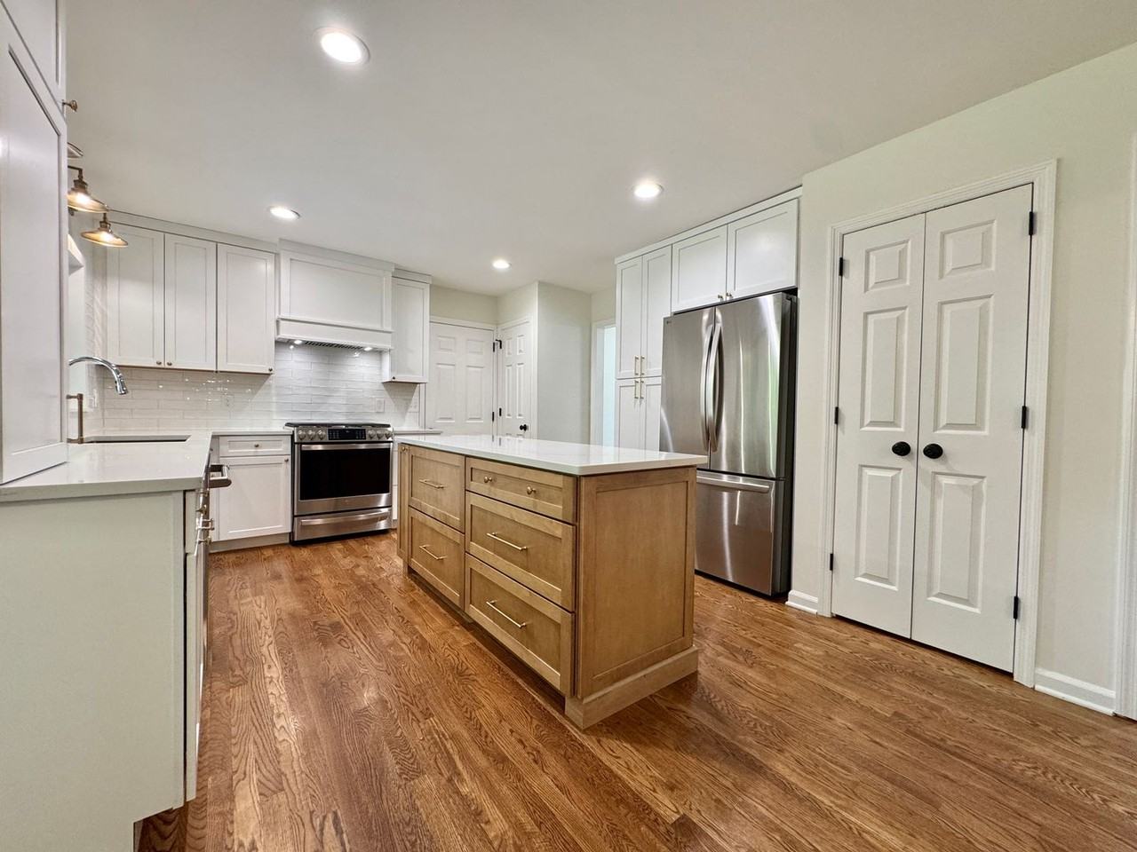 1370 Buckingham Cir - Photo 5 of 33