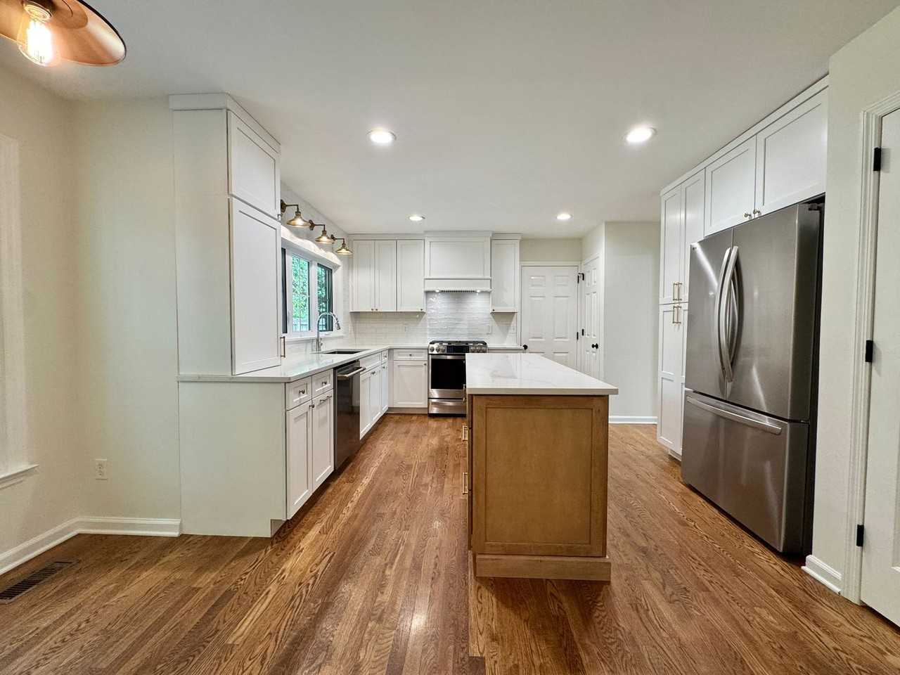 1370 Buckingham Cir - Photo 6 of 33