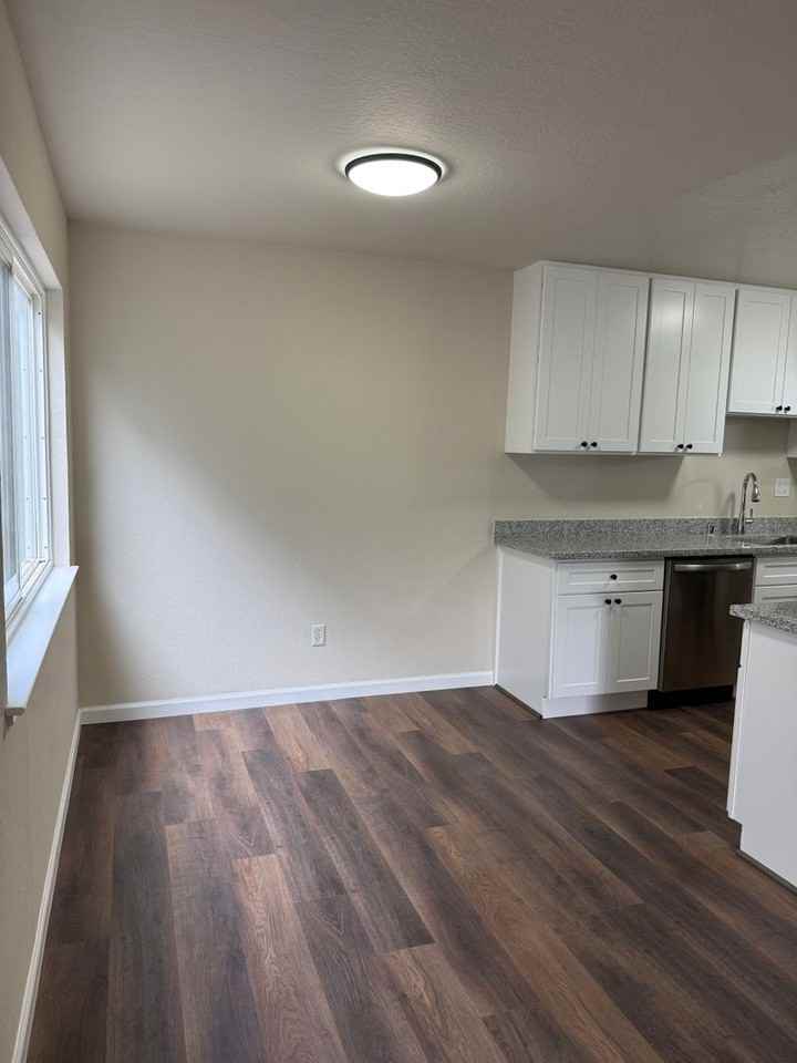 921 Hill St - Photo 5 of 14