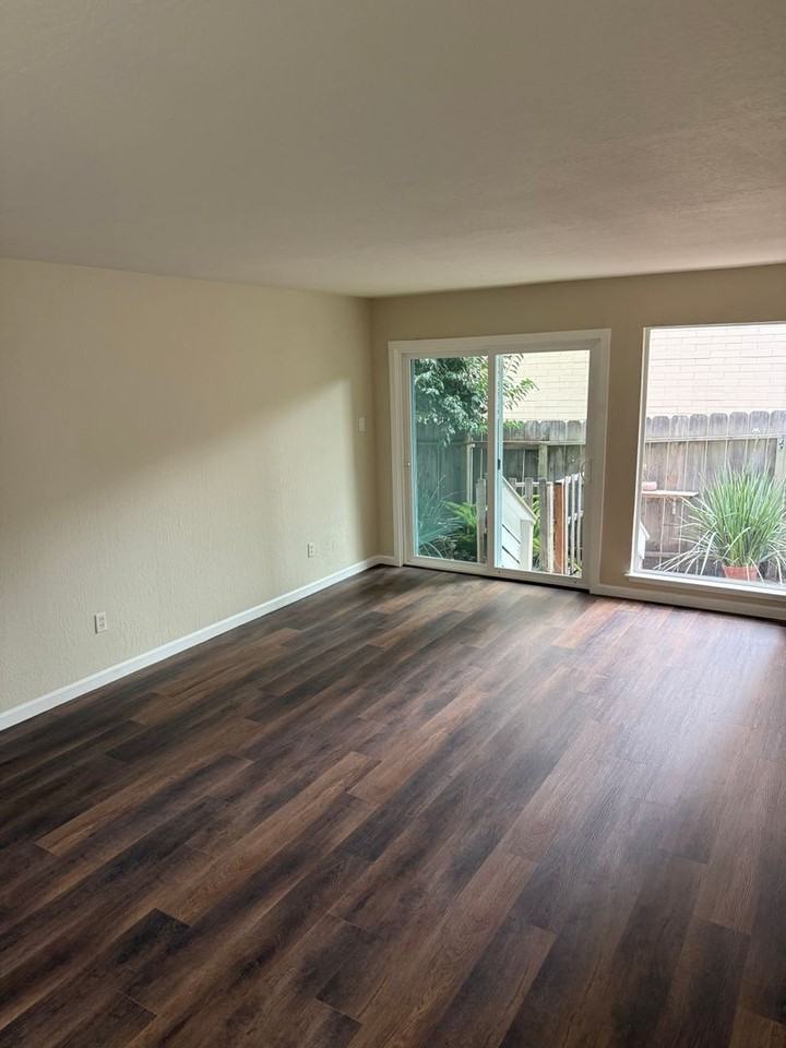 921 Hill St - Photo 6 of 14