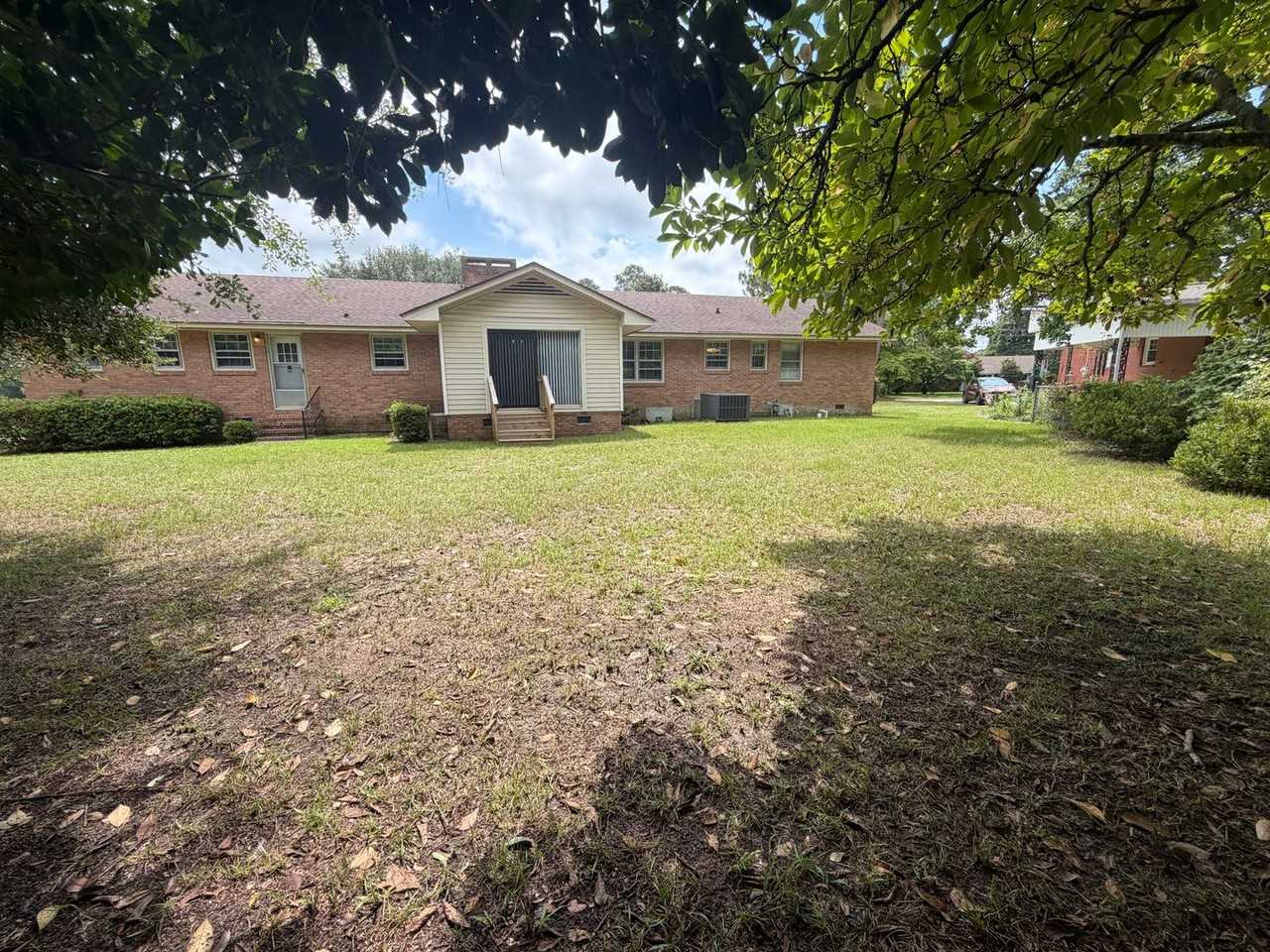 215 Lesesne Dr - Photo 2 of 38