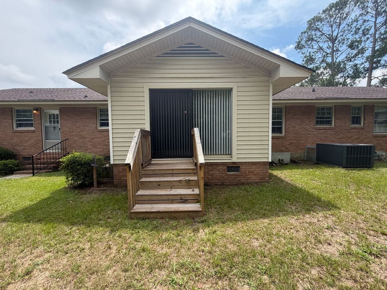 215 Lesesne Dr - Photo 3 of 38