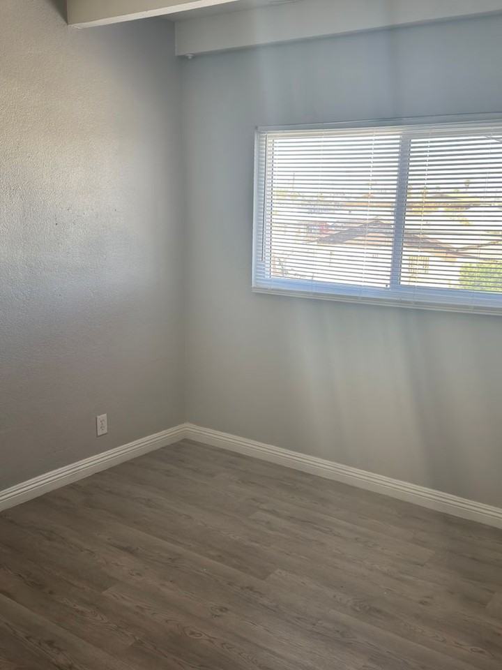 216 W Philadelphia Ave - Photo 5 of 7