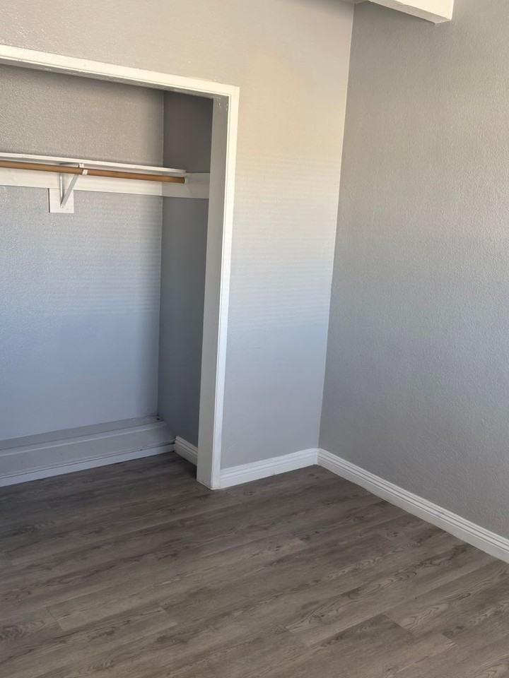 216 W Philadelphia Ave - Photo 6 of 7