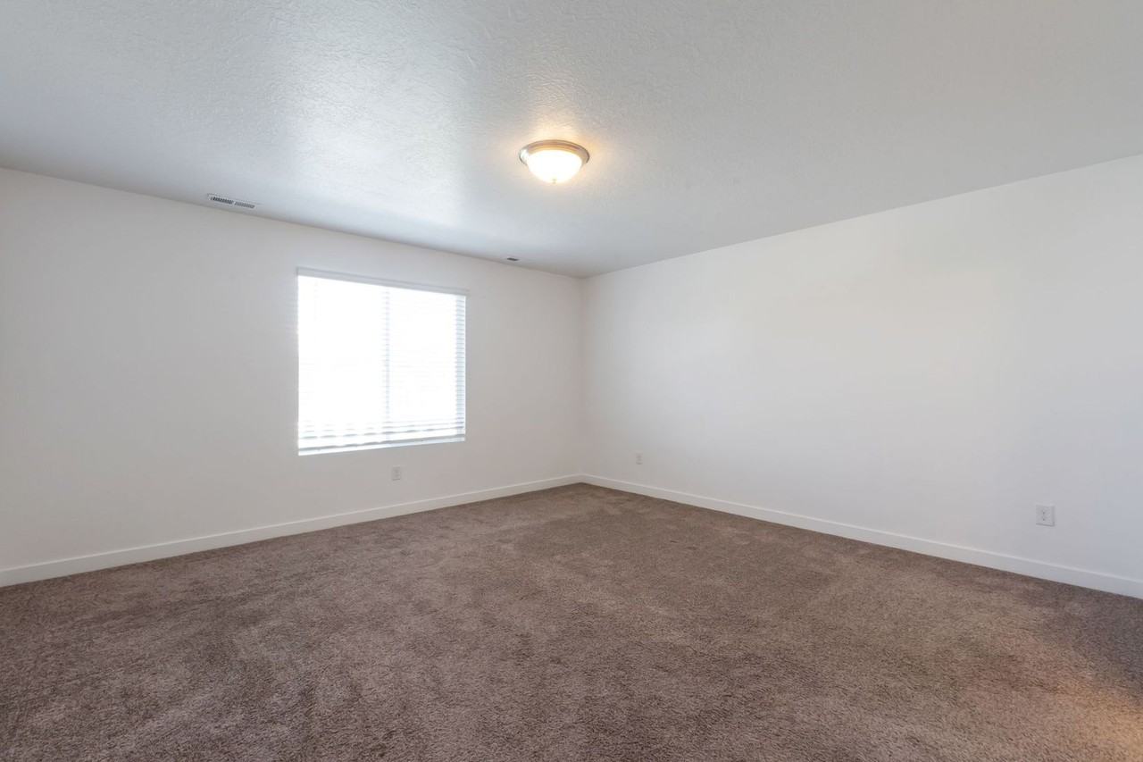 847 N 3770 W - Photo 6 of 15