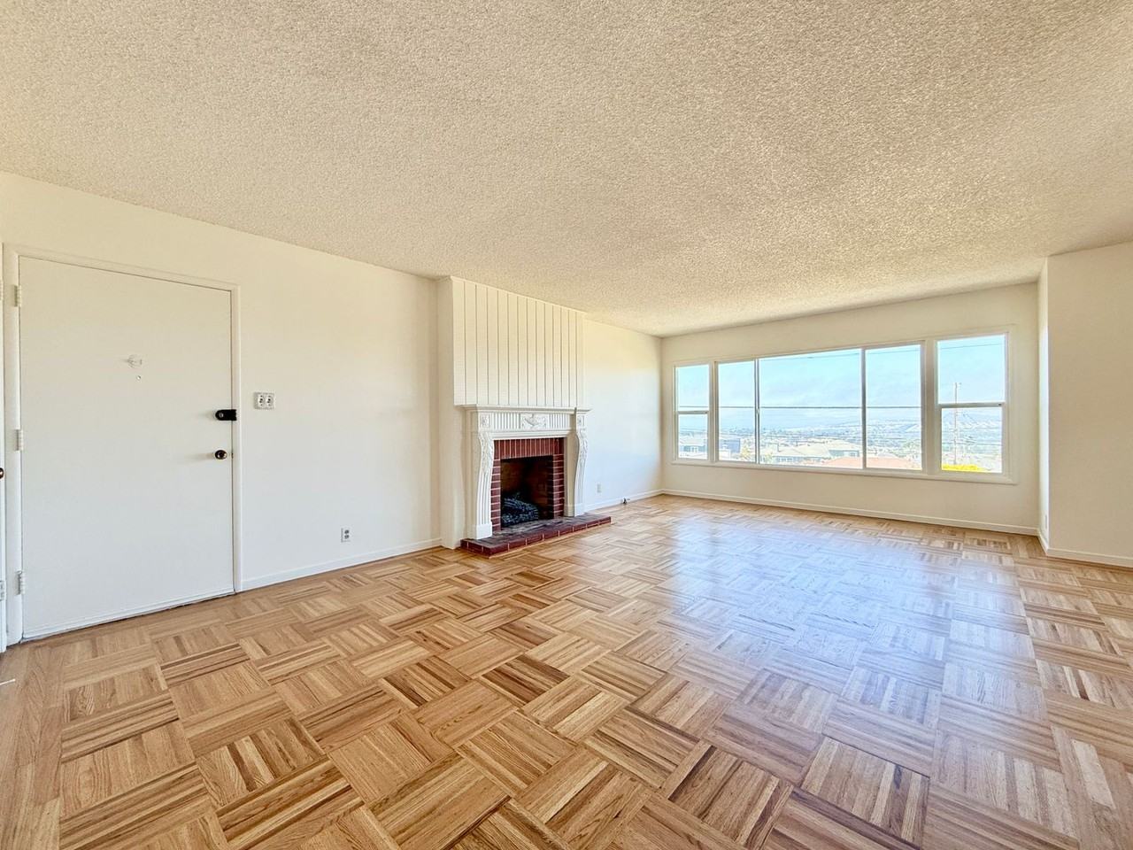 56 Montrose Ave - Photo 3 of 27