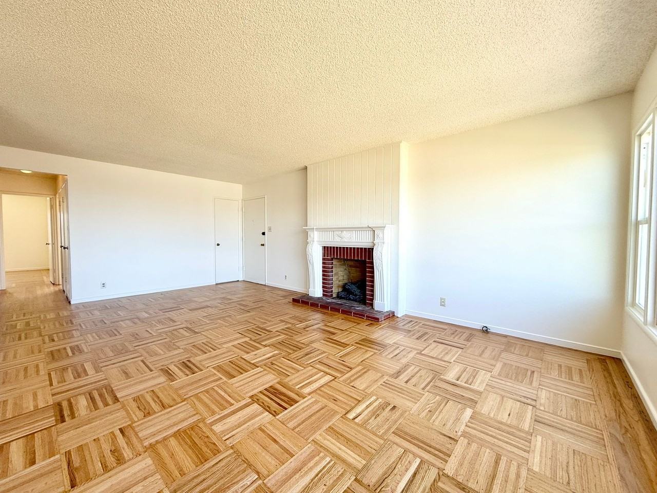 56 Montrose Ave - Photo 6 of 27