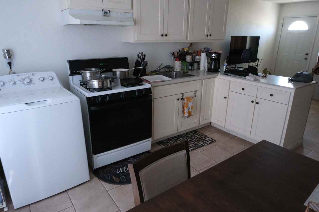 970 E 9th St - Photo 4 of 11