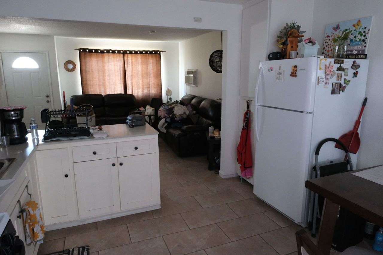 970 E 9th St - Photo 5 of 11