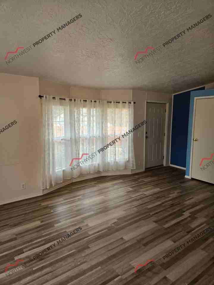 8632 180th Way Sw - Photo 5 of 25