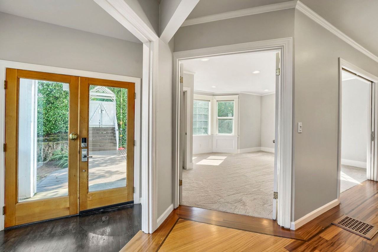 422 W Raye St - Photo 3 of 28