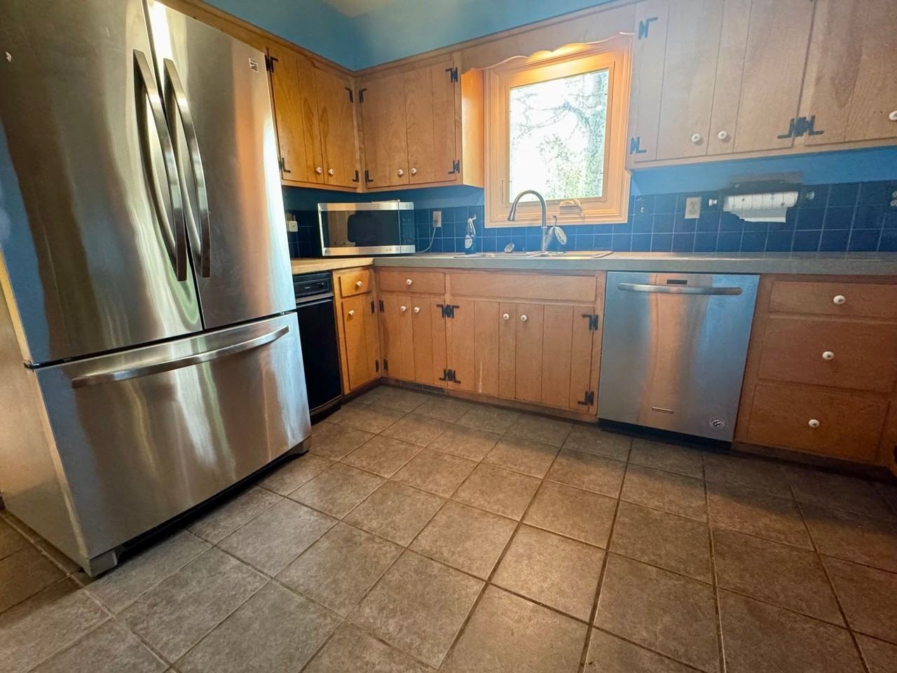 401 Oakfield Dr - Photo 2 of 12