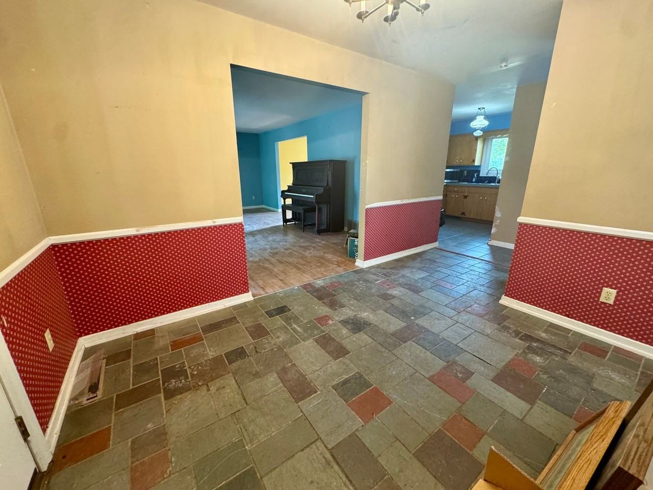 401 Oakfield Dr - Photo 3 of 12