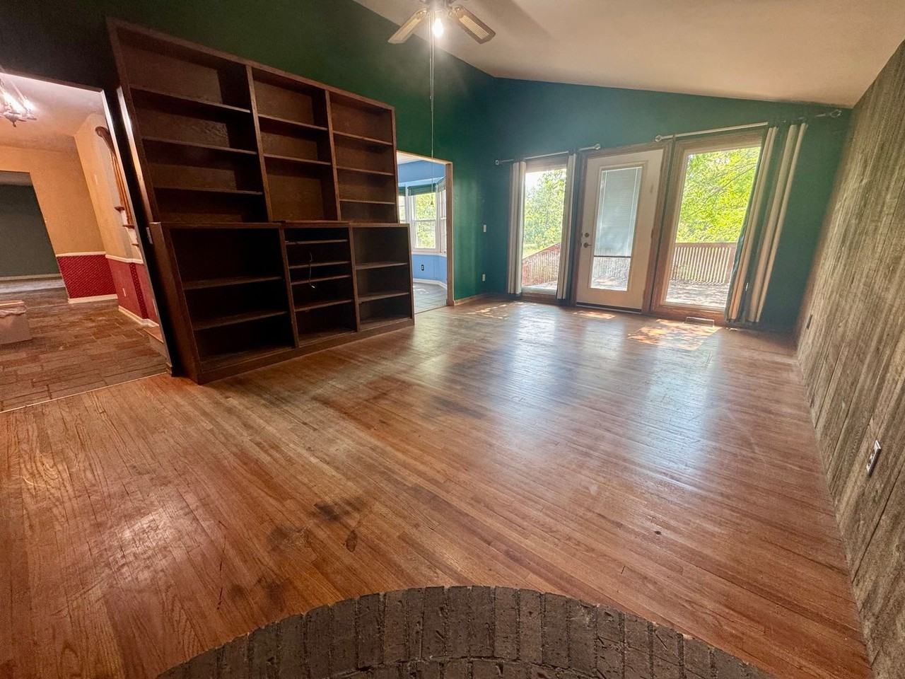 401 Oakfield Dr - Photo 5 of 12