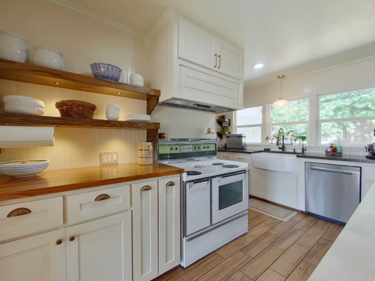 1334 Estate Ct - Photo 5 of 20
