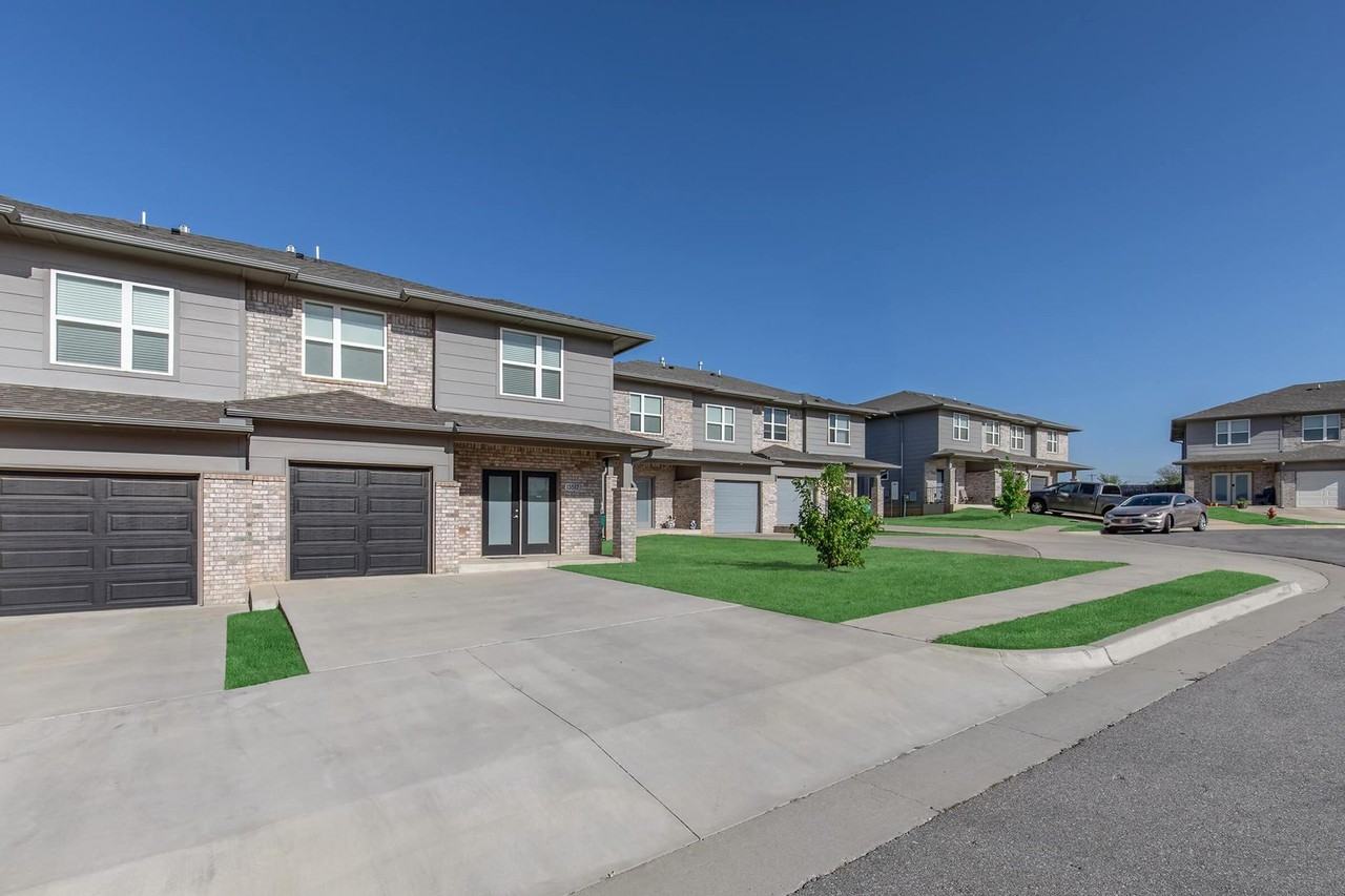 7923 Nw 135th Ter - Photo 5 of 19