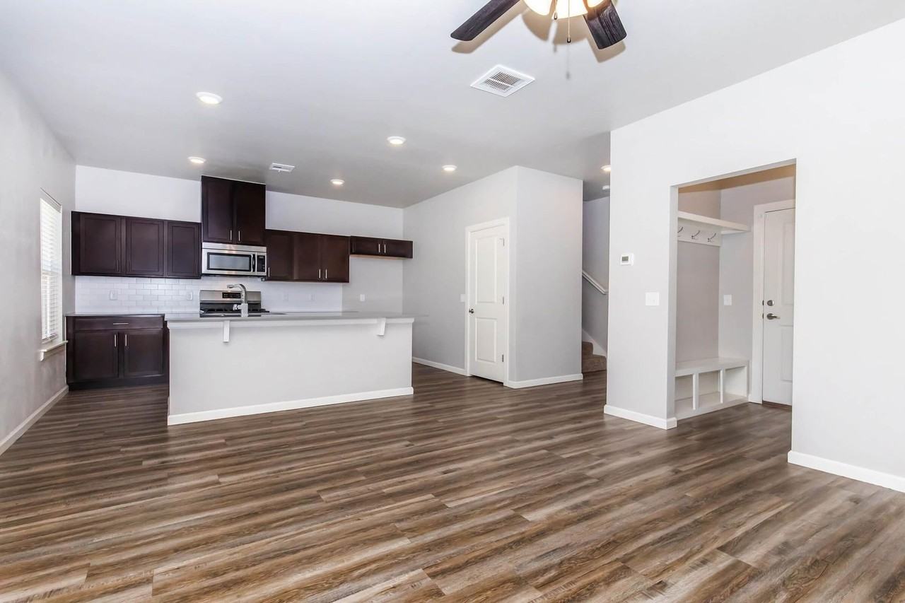 7923 Nw 135th Ter - Photo 6 of 19