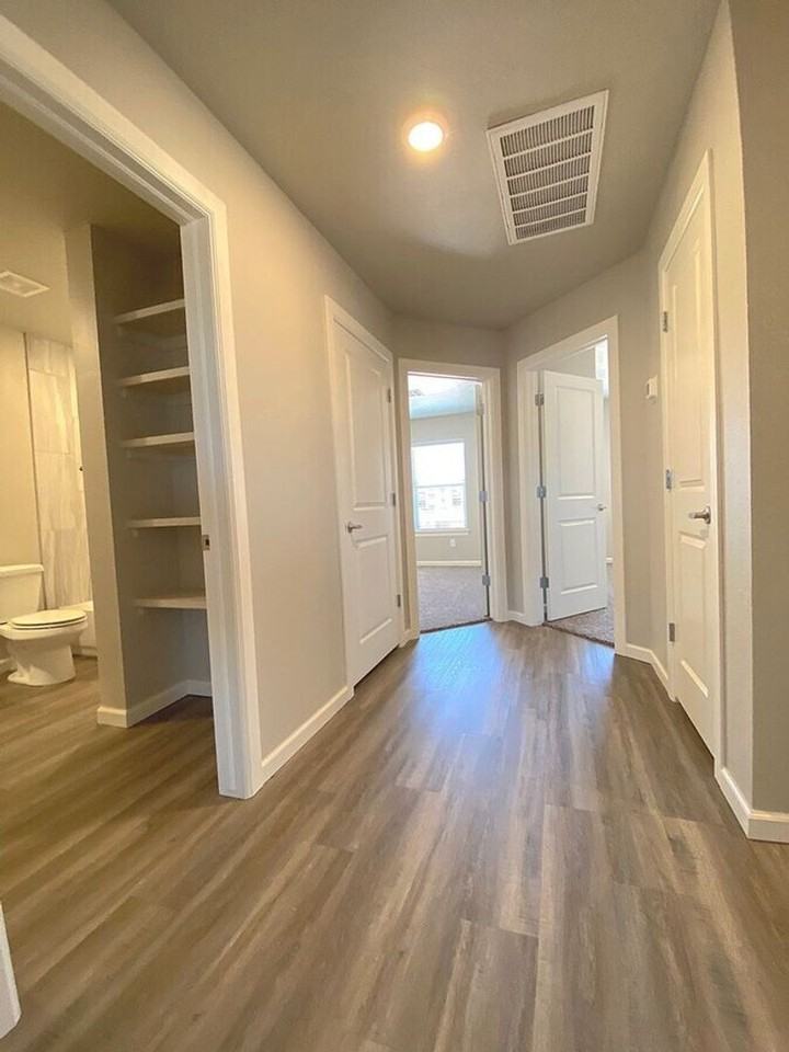 7904 Nw 134th St - Photo 7 of 18