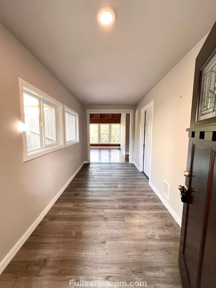 1930 109th Ave Ne - Photo 5 of 35