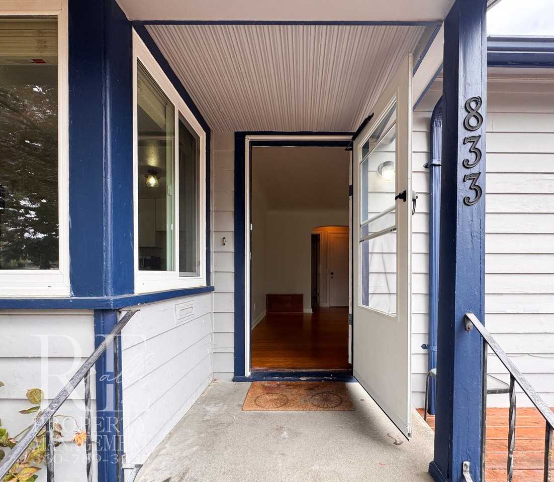 833 S Summit Ave - Photo 2 of 21