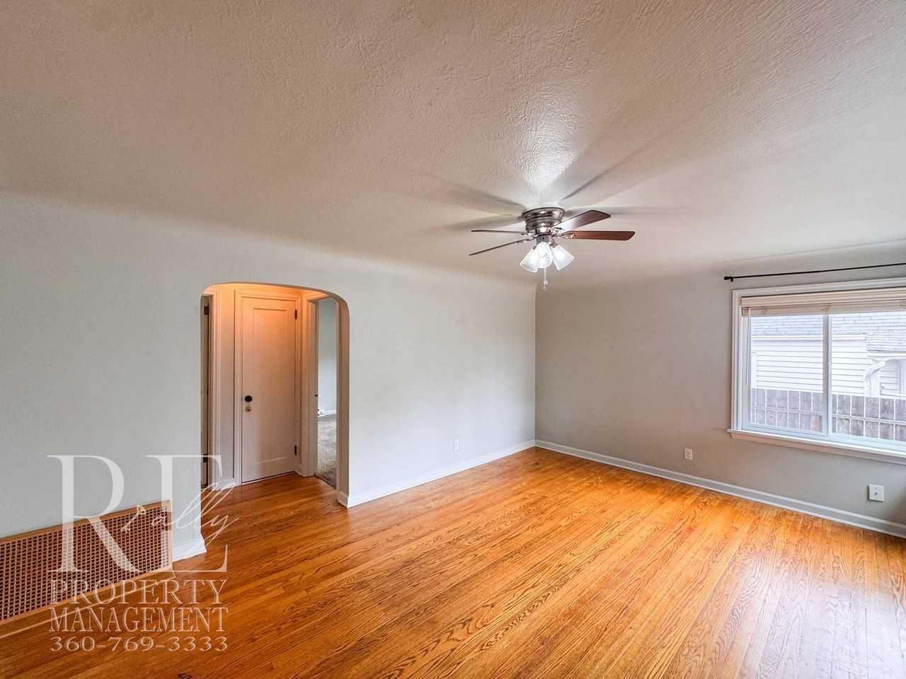 833 S Summit Ave - Photo 4 of 21