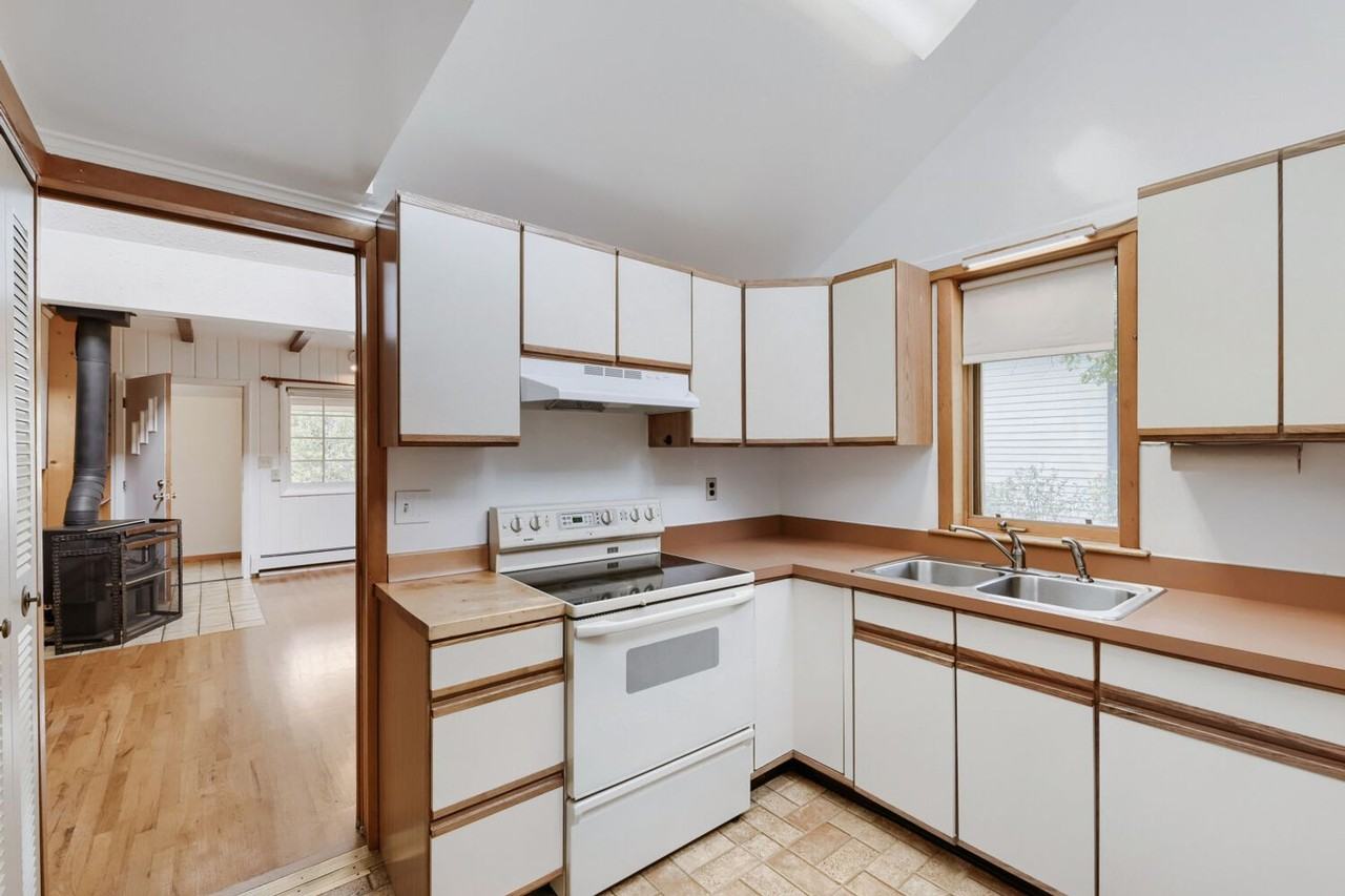 2438 Pine St #1 - Photo 6 of 16