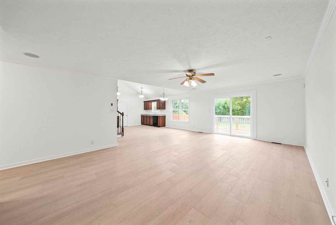 3129 Twelve Oaks Blvd - Photo 7 of 35