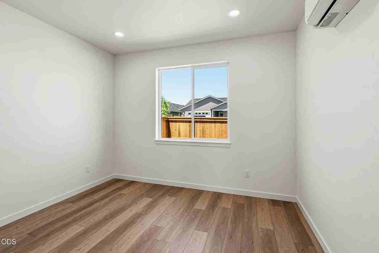 202 Gangnes Dr - Photo 7 of 20