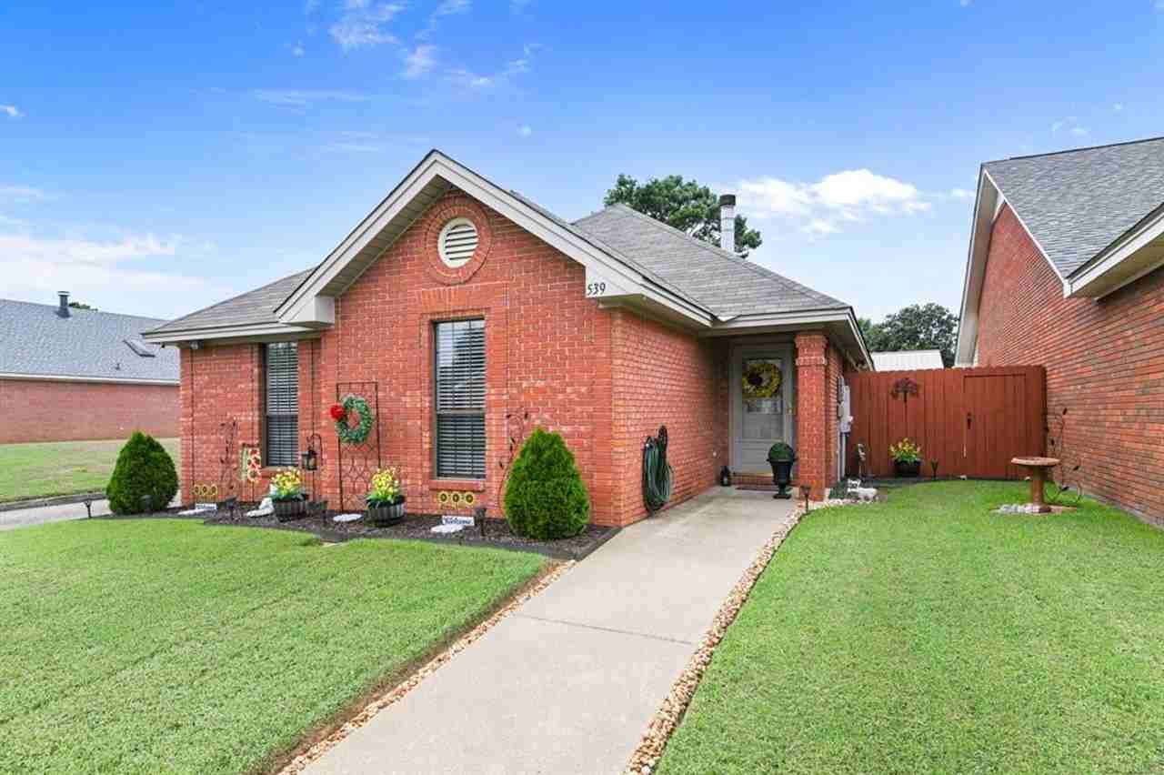 539 Sheila Blvd - Photo 2 of 24