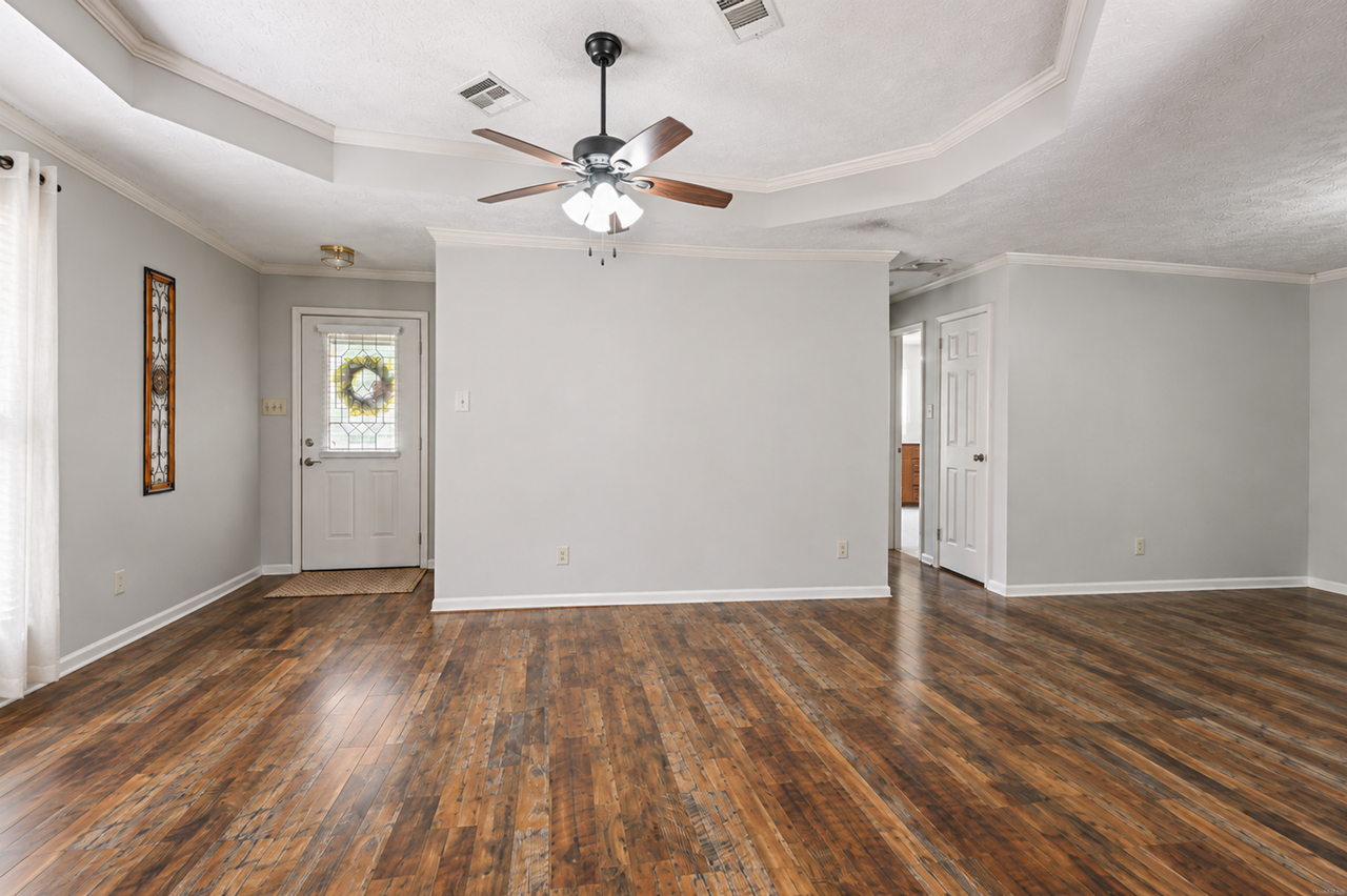 539 Sheila Blvd - Photo 3 of 24
