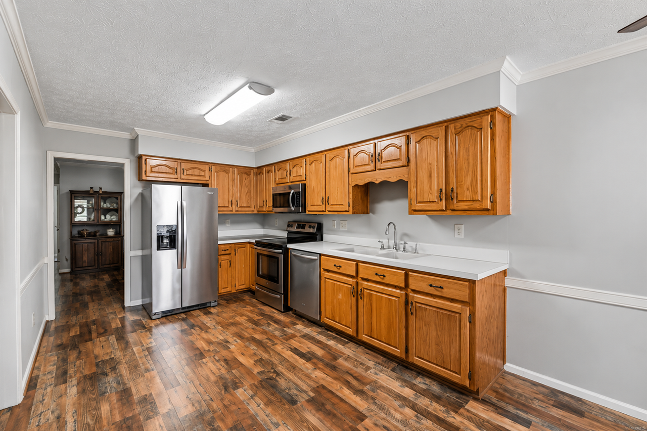 539 Sheila Blvd - Photo 6 of 24