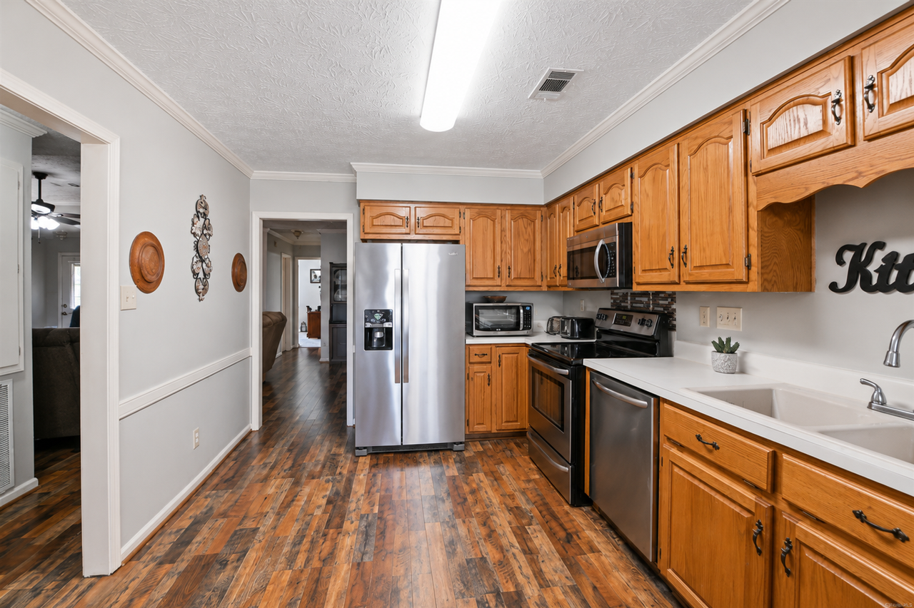 539 Sheila Blvd - Photo 7 of 24