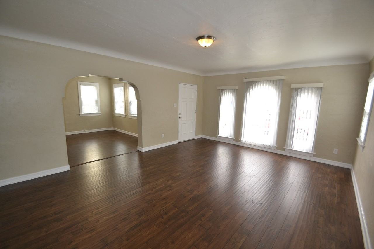 447 E Plymouth St - Photo 2 of 8