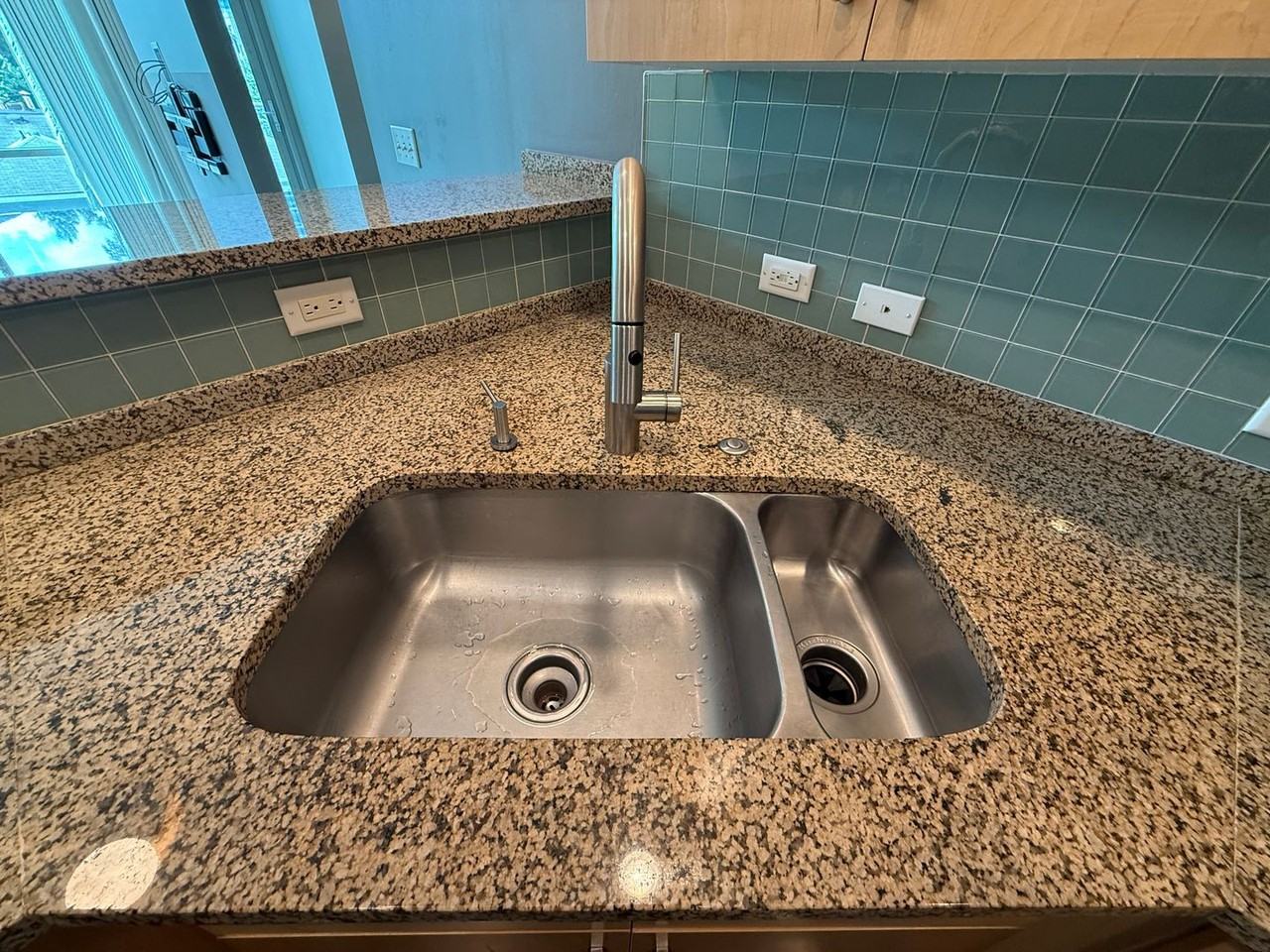 905 Juniper St Ne #507 - Photo 6 of 24