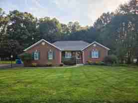 4206 Tweedsmuir Rd - Photo 1 of 1
