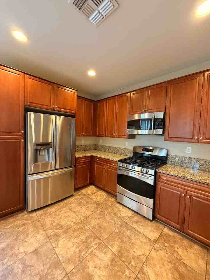 10787 Grayslake Dr - Photo 5 of 17
