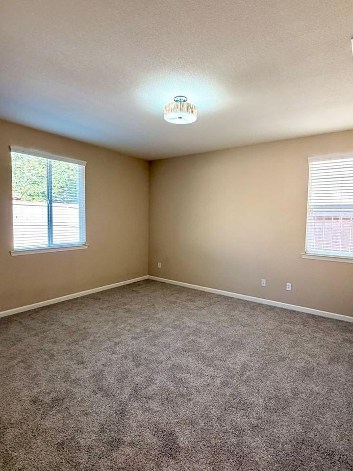 10787 Grayslake Dr - Photo 7 of 17